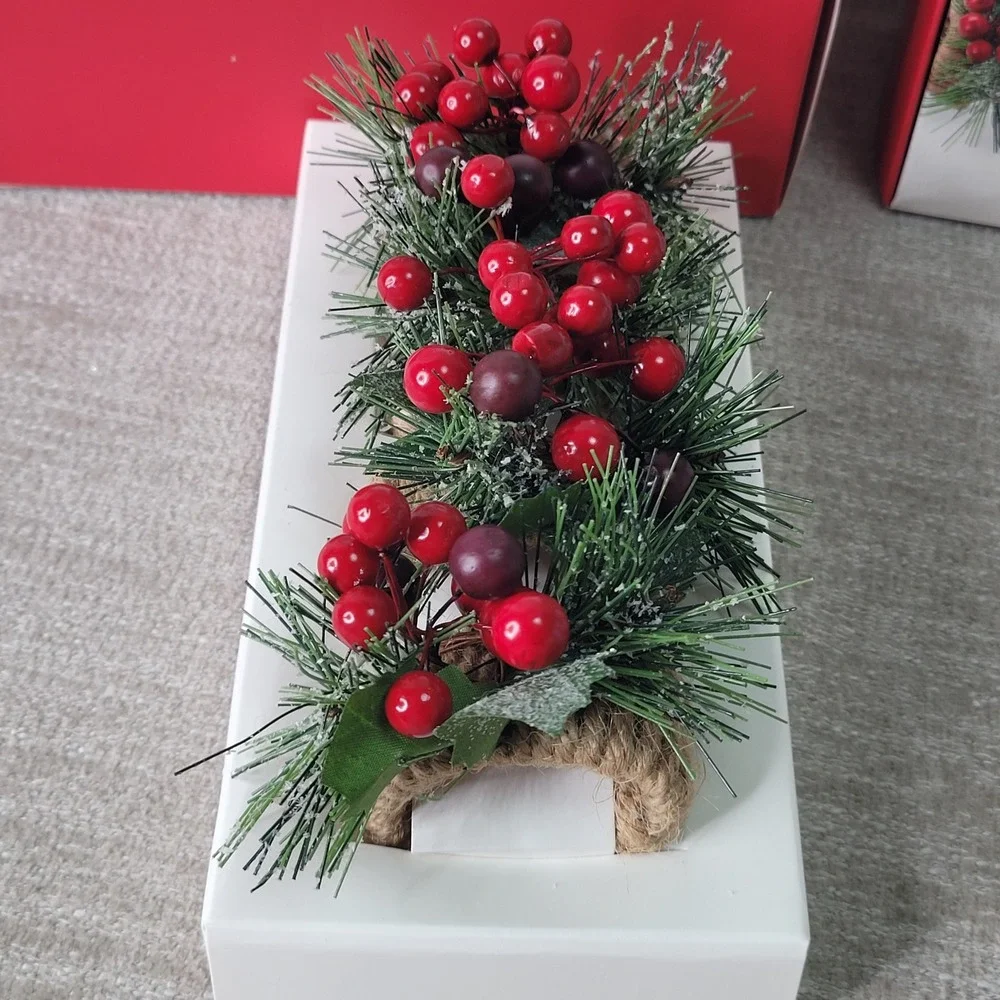 Williams Sonoma Holly Berry Napkin Rings Set of 8 Christmas Holiday Jute NEW